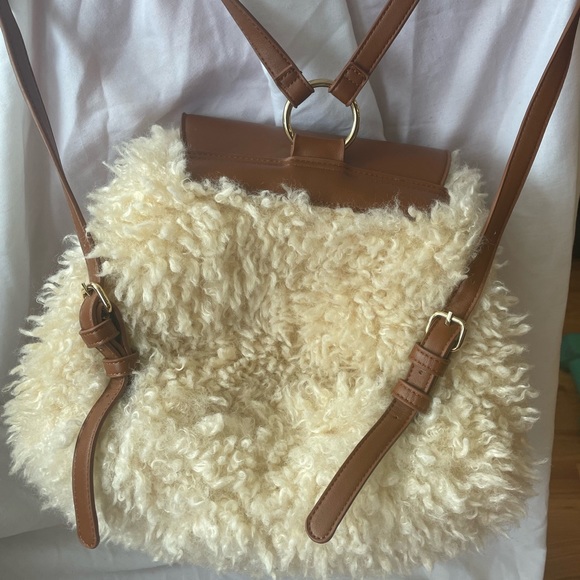 Forever21 faux-shearling backpack, 90s style, perfect condition, never worn - Picture 2 of 9